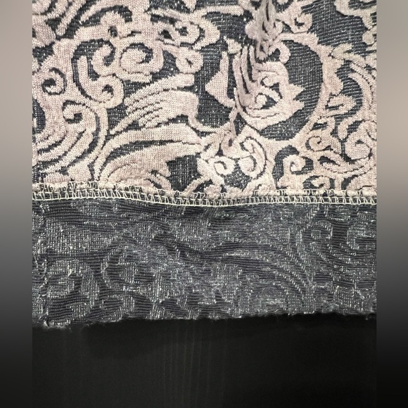 Maurice’s Long Sleeve Paisley Design Top - Picture 5 of 7